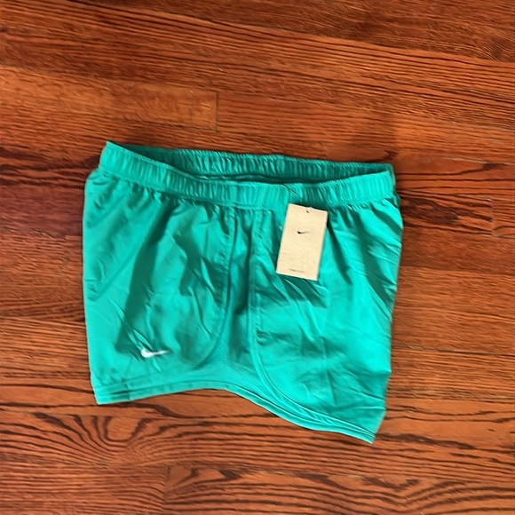 Nike women running shorts XL - Picture 3 of 6